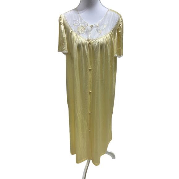 Vintage Vanity Fair Nylon Peignoir Robe Yellow Embroidered Button M USA 1960s - Picture 2 of 6